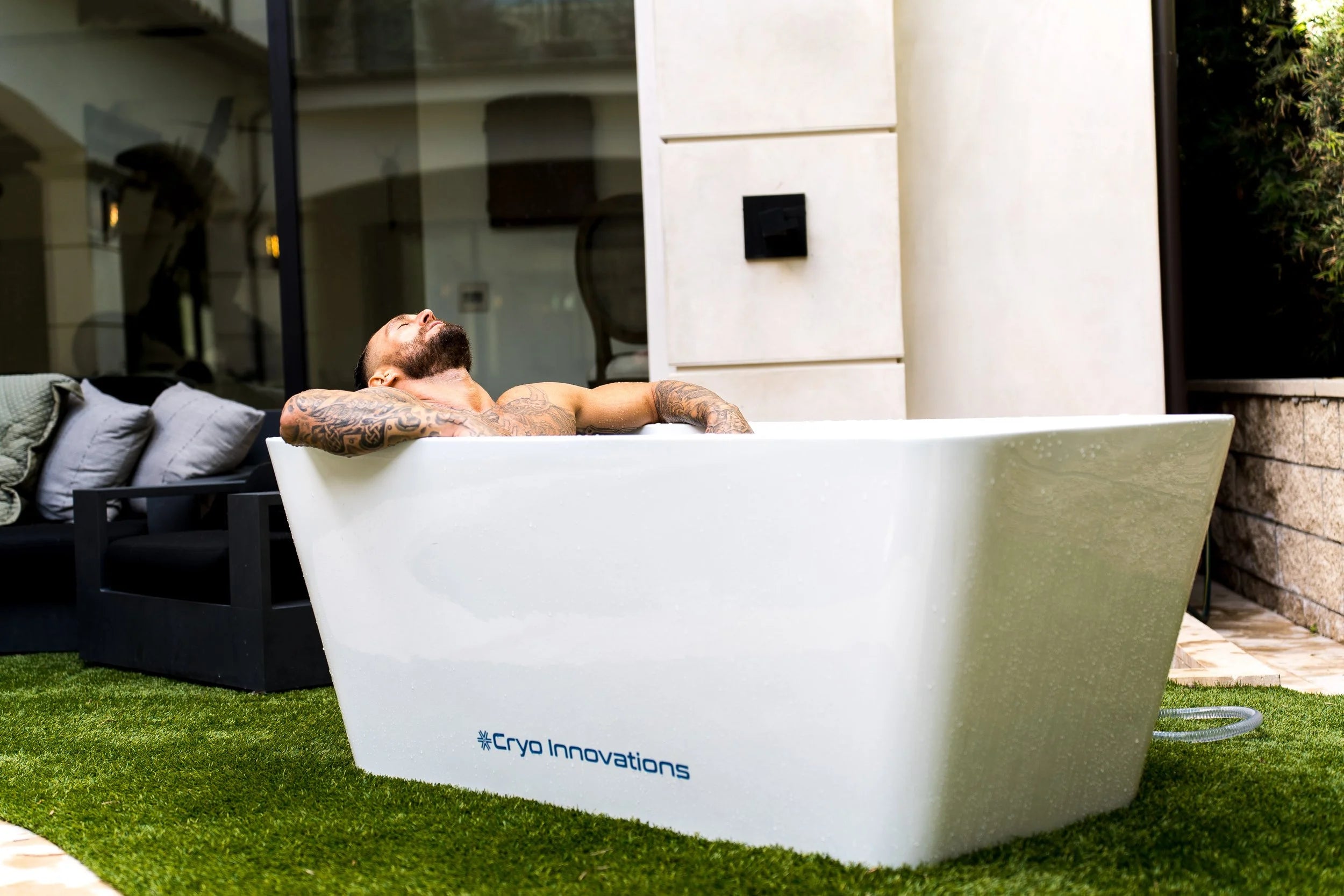 Cryo Innovations XR Cryo Plunge Acrylic Tub