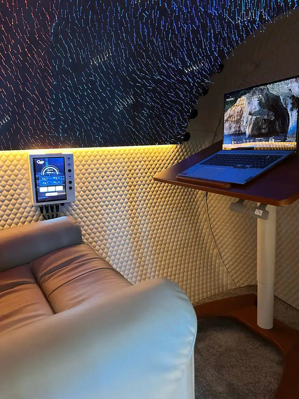Multiplace chamber interior with lighting