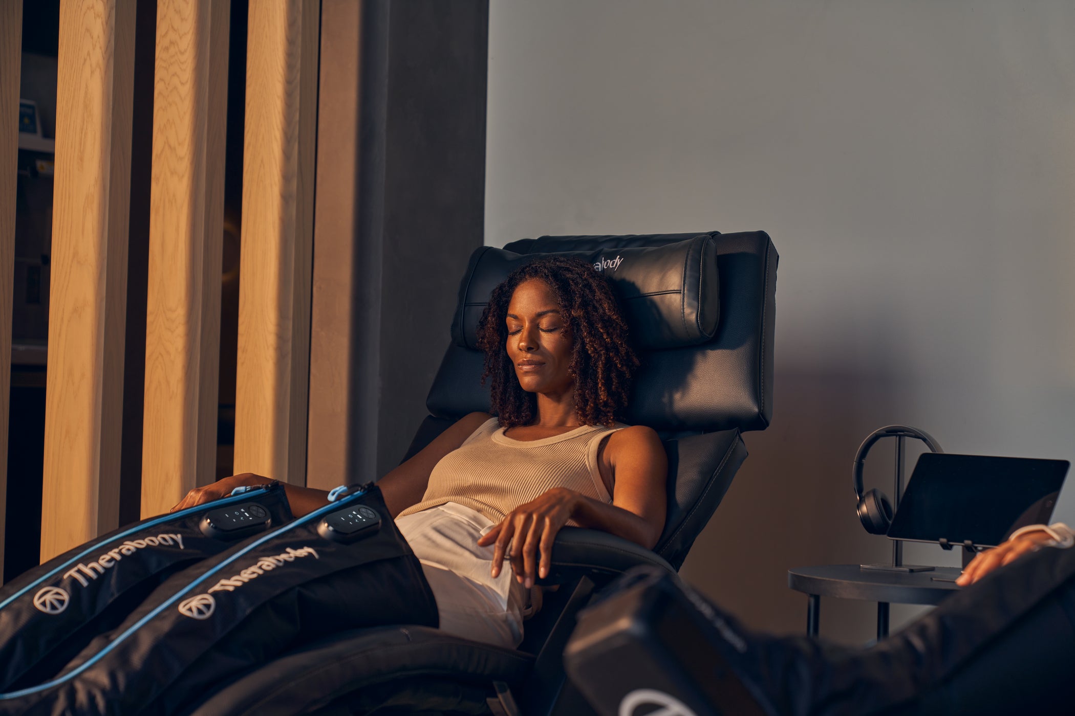 Therabody Lounger, Zero Gravity Sound Healing Chair With Full-Body Vibroacoustic Therapy