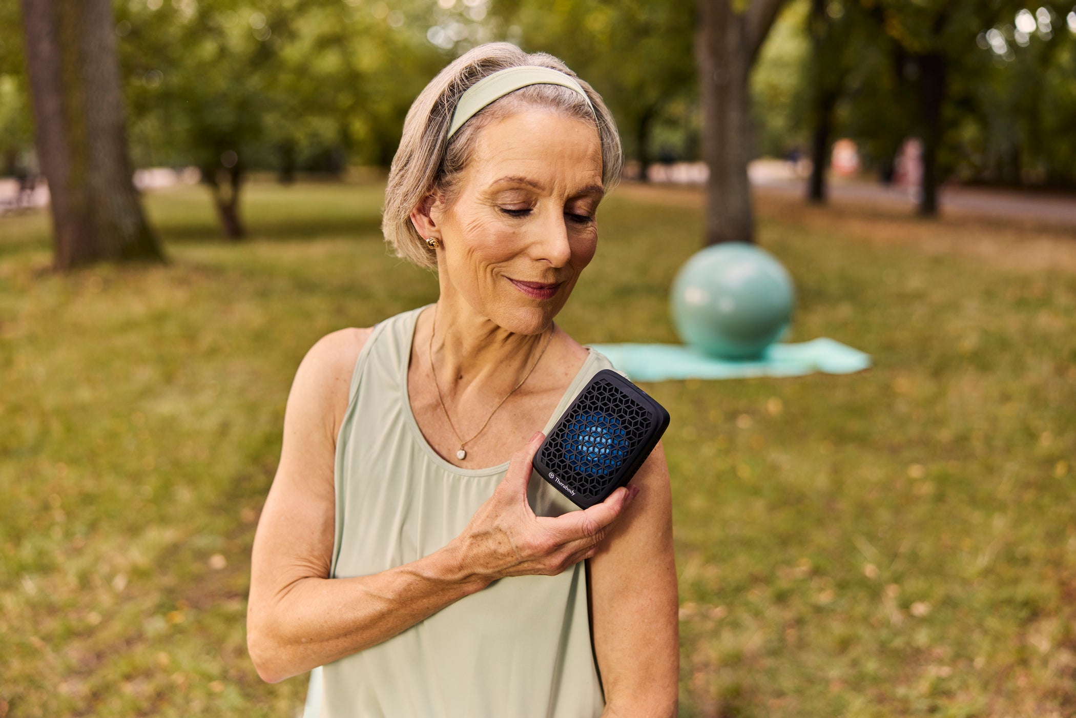 Therabody RecoveryTherm Cube, Wearable Contrast Therapy