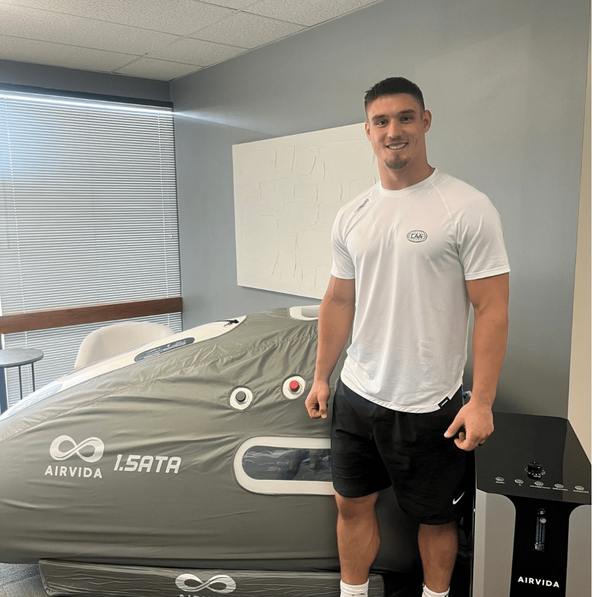 Airvida Pro90 portable seated hyperbaric chamber with 1.5 ATA pressure setting and transparent windows