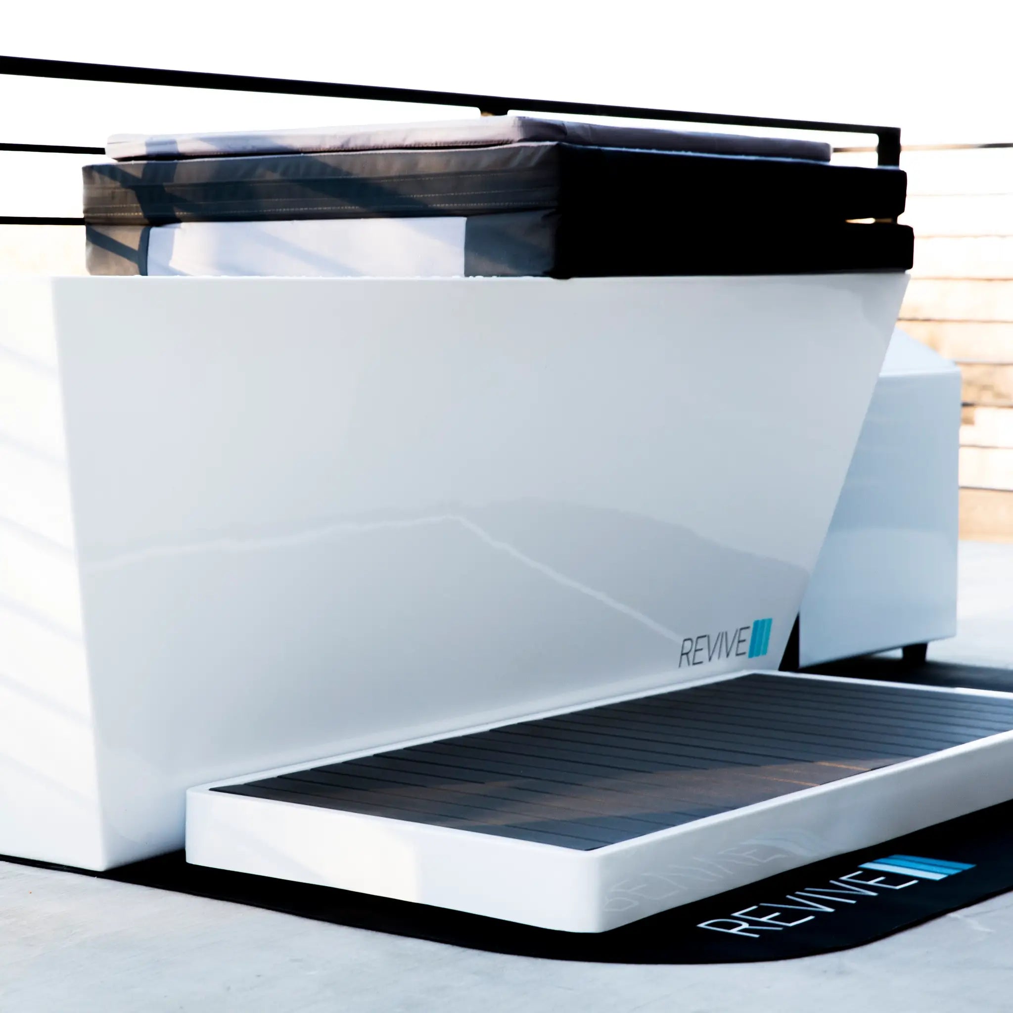 Acrylic Plunge - The Recovery Outlet