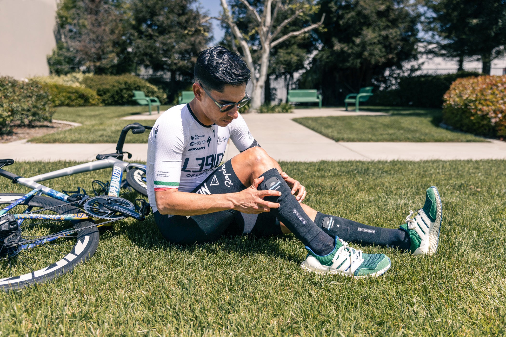 Therabody RecoveryPulse Calf, Vibrating Compression Sleeve