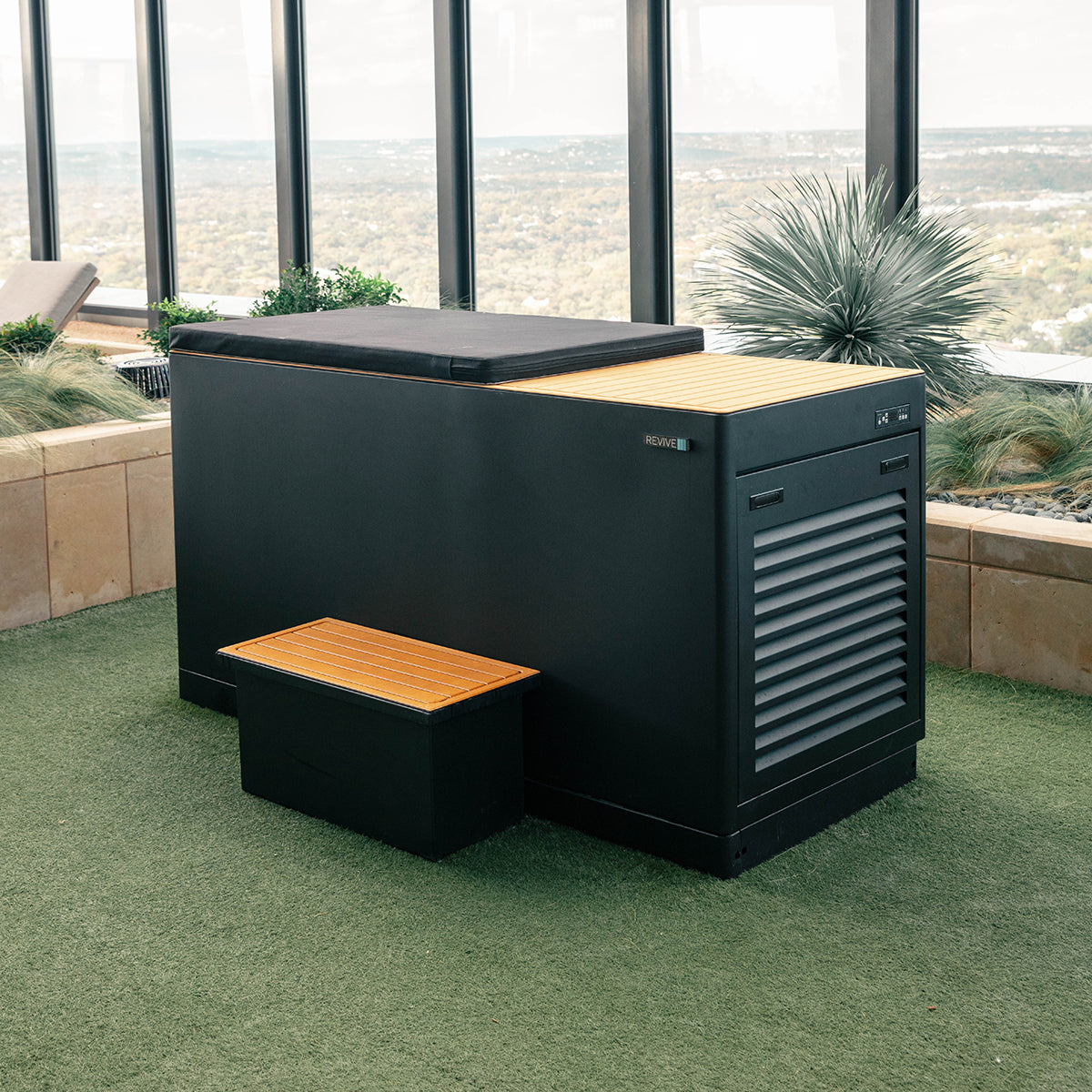 6 Person Traditional Sauna & Luxury Plunge