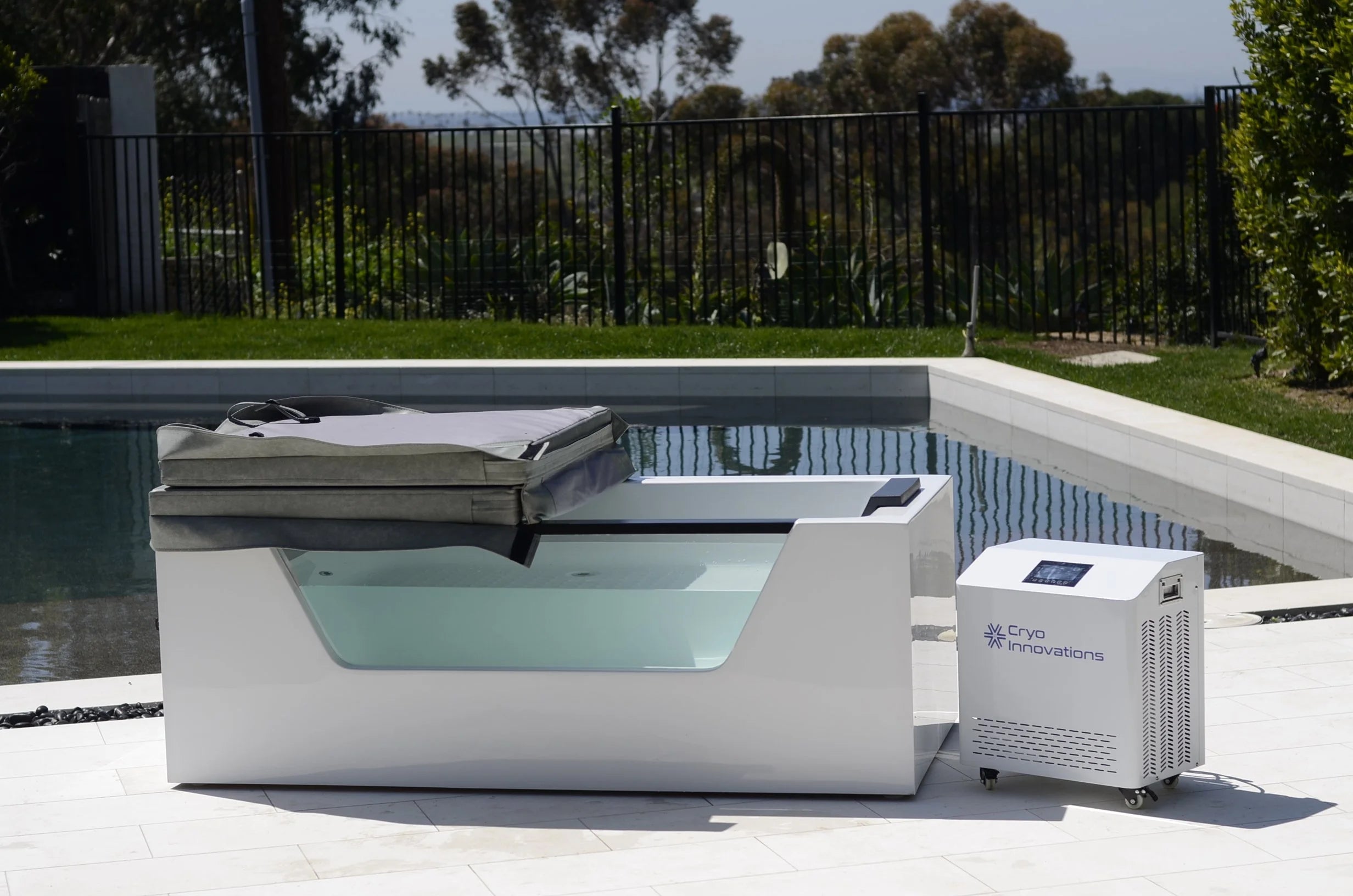 Cryo Innovations XR Cryo Pluge Acrylic Tub With Window