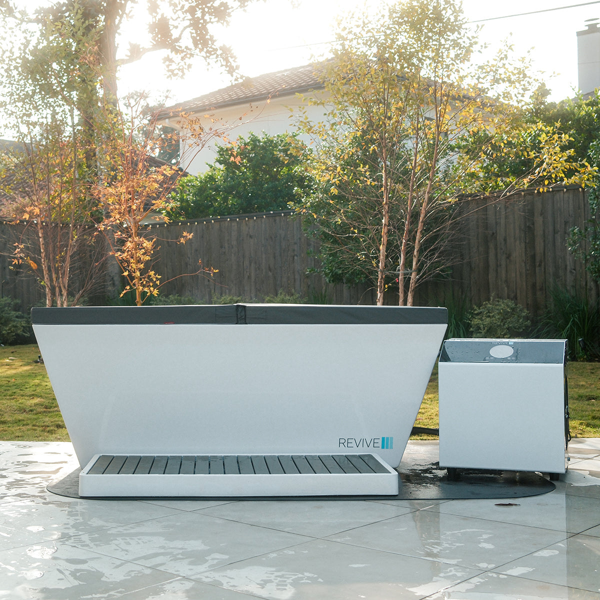 6 Person Traditional Sauna & Acrylic Plunge