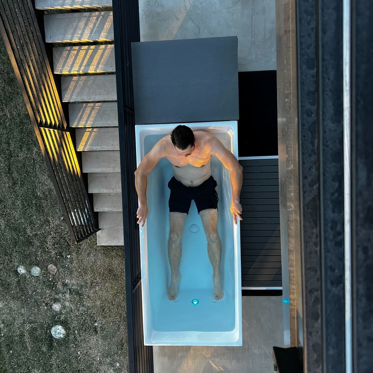 6 Person Traditional Sauna & Acrylic Plunge
