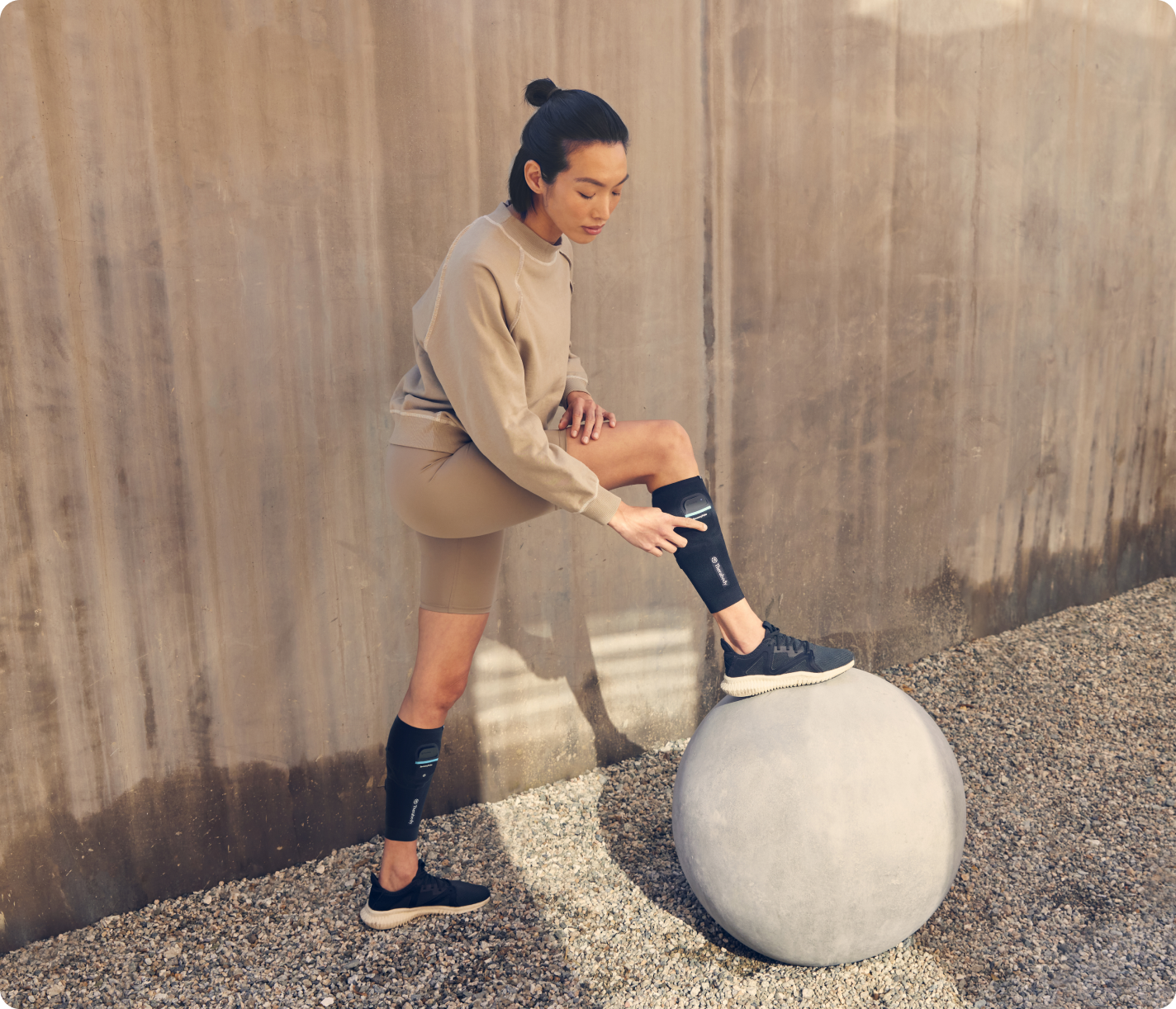 Therabody RecoveryPulse Calf, Vibrating Compression Sleeve
