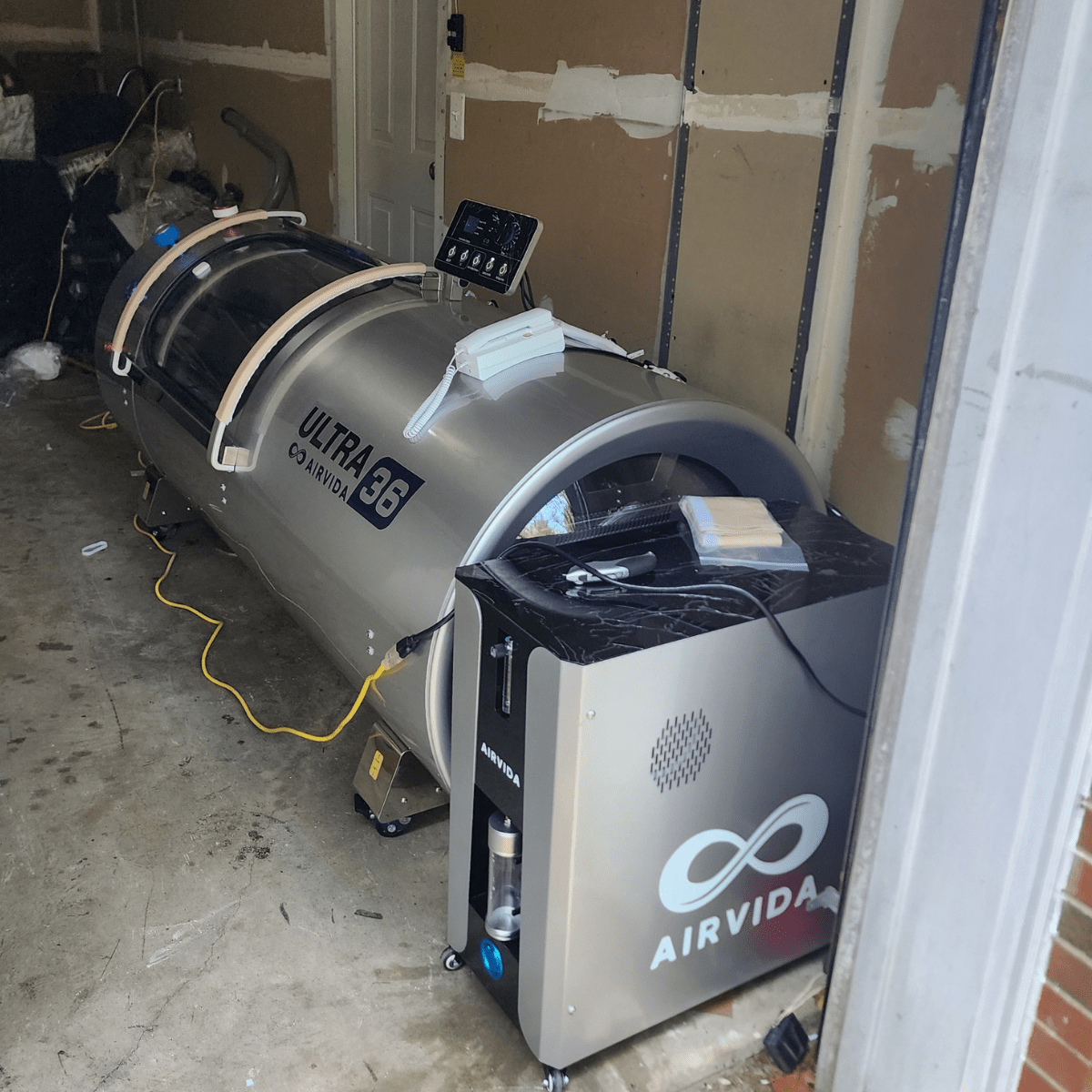 Airvida Ultra 1.3 - 2.0 ATA Hard Shell Lying Hyperbaric Chambers - The Recovery Outlet