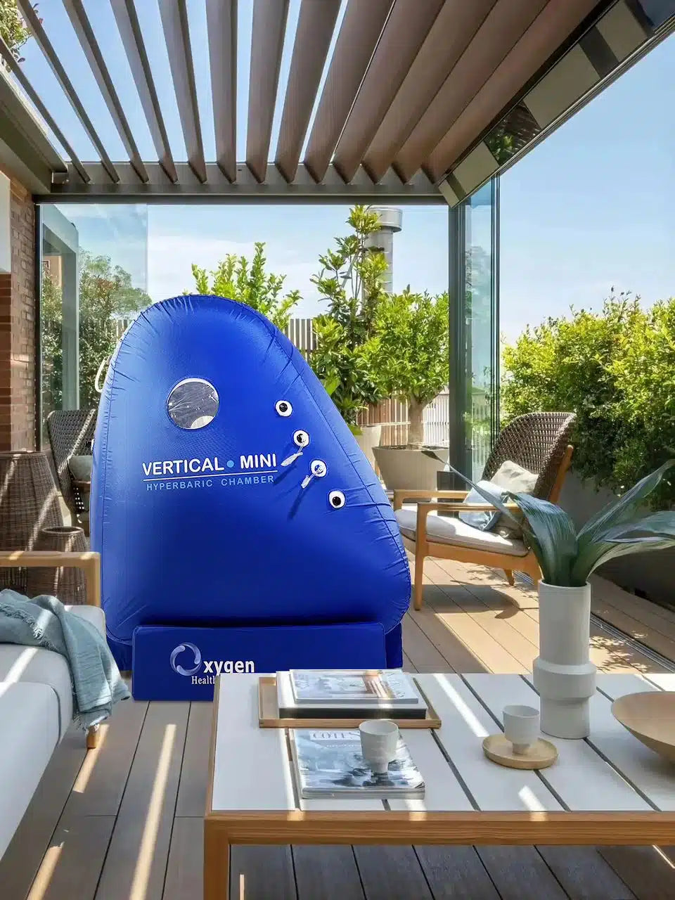 Vertical Mini hyperbaric oxygen chamber with included system components