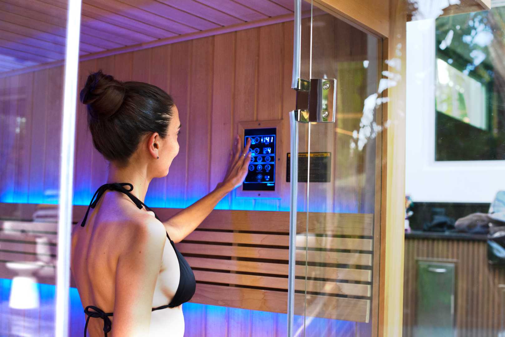 6 Person Traditional Sauna & Acrylic Plunge